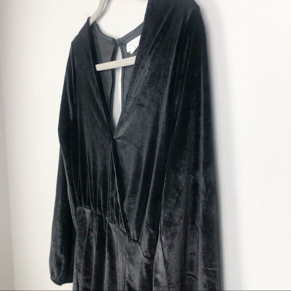 HONEY PUNCH | Velvet Black Long Sleeve Romper Wrap Front Cutout Back S - Picture 4 of 11